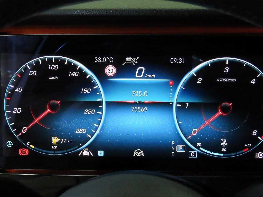 Mercedes-Benz E-Class — photo 09