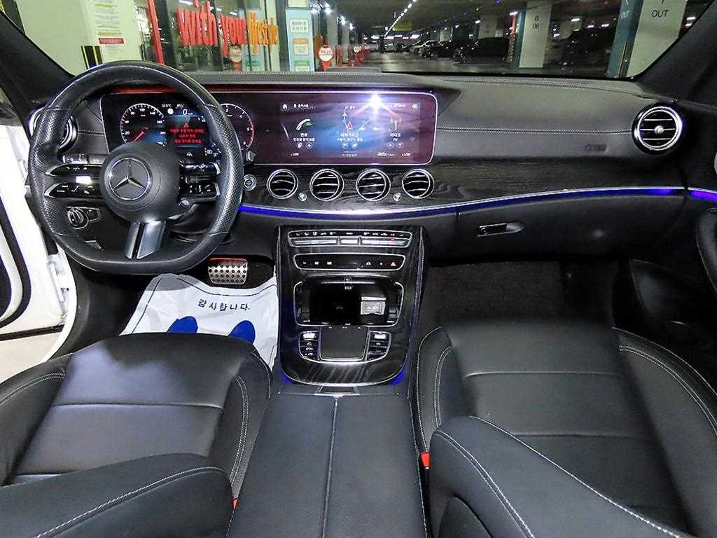Mercedes-Benz E-Class — photo 10