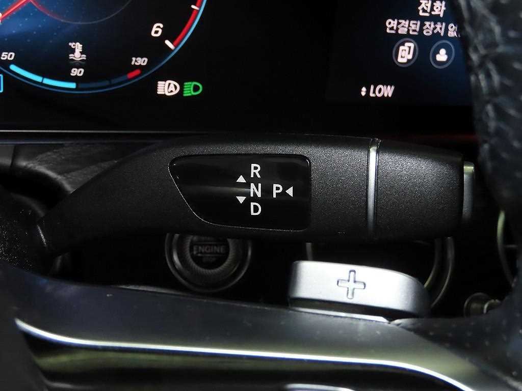 Mercedes-Benz E-Class — photo 13