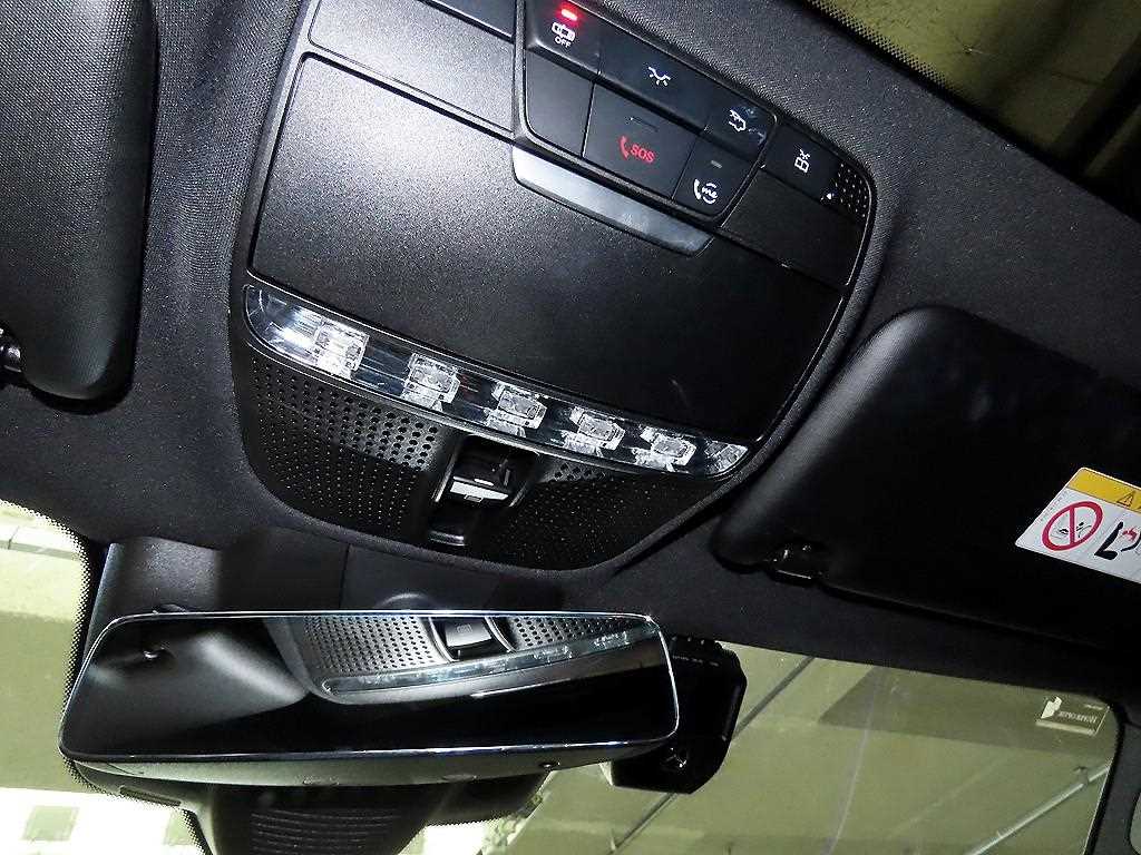 Mercedes-Benz E-Class — photo 16