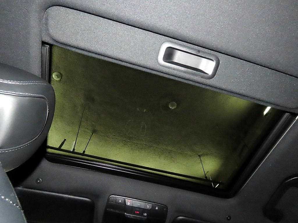 Mercedes-Benz E-Class — photo 17