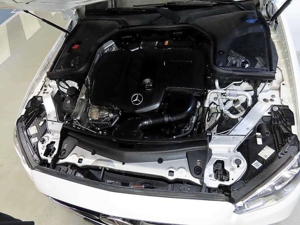 Mercedes-Benz E-Class — photo 19