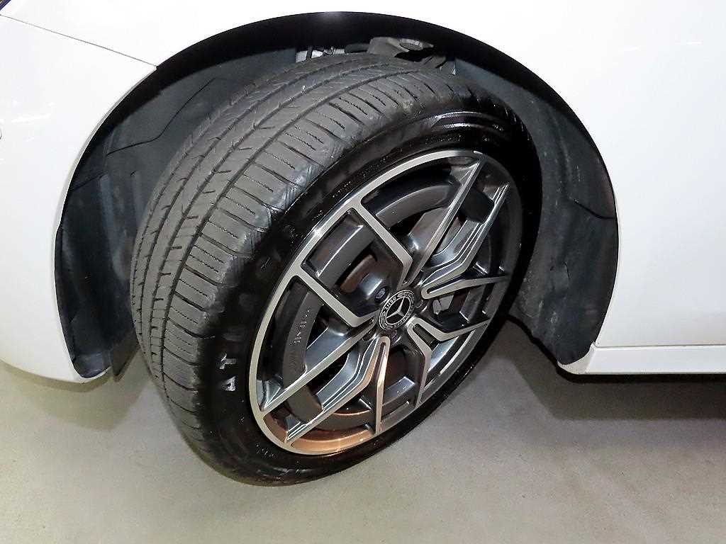 Mercedes-Benz E-Class — photo 20