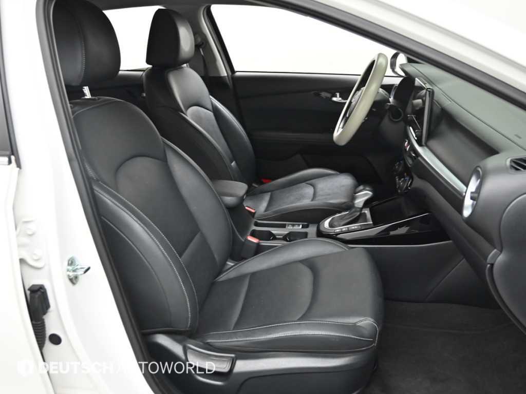 Kia K3 — photo 10