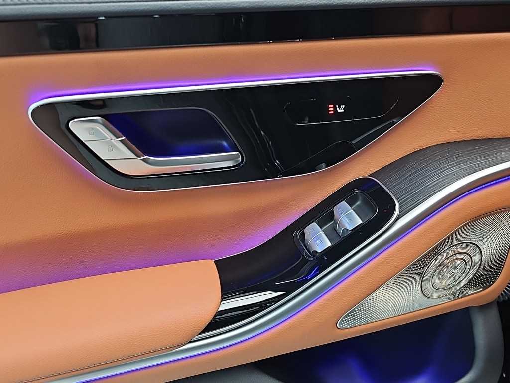 Mercedes-Benz S-Class — photo 13