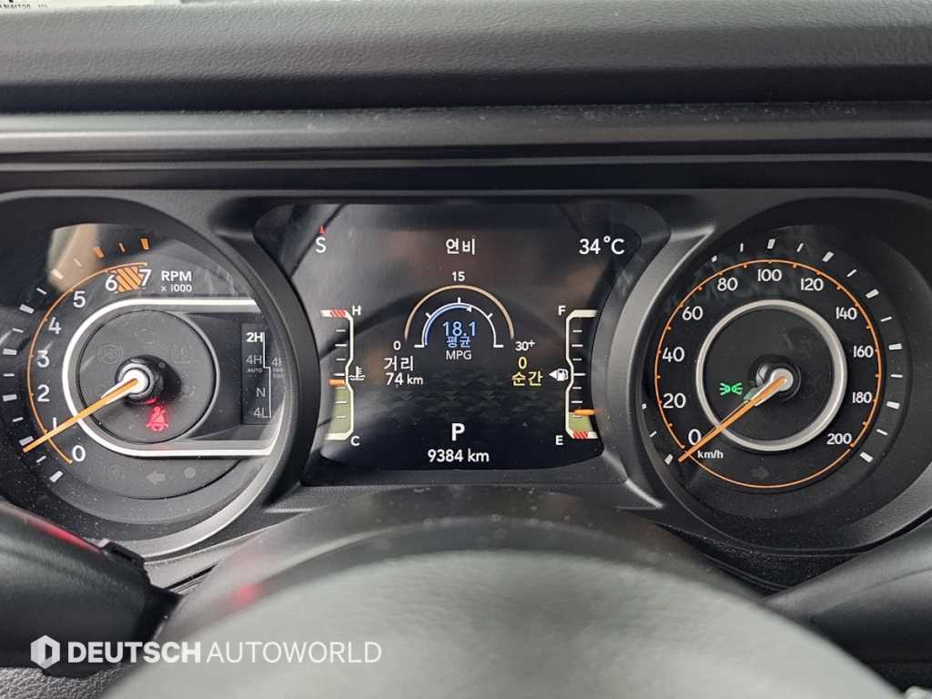 Jeep Wrangler — photo 08