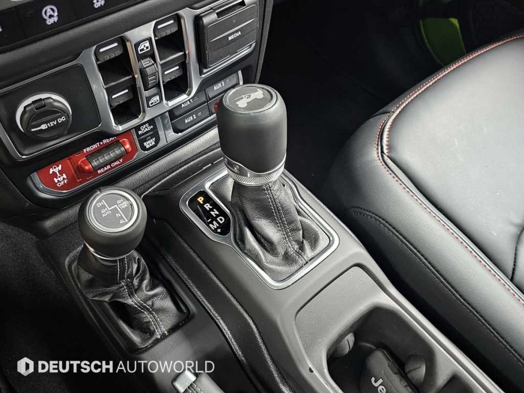 Jeep Wrangler — photo 09