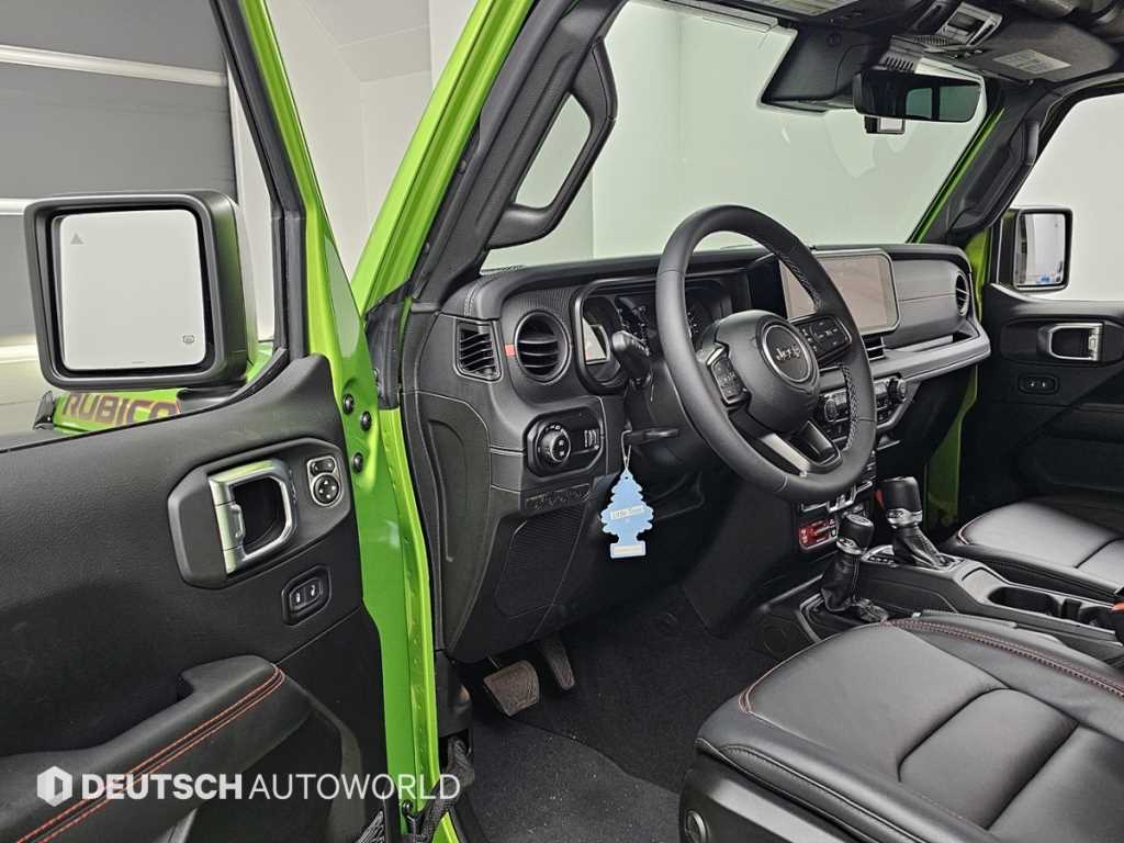 Jeep Wrangler — photo 11