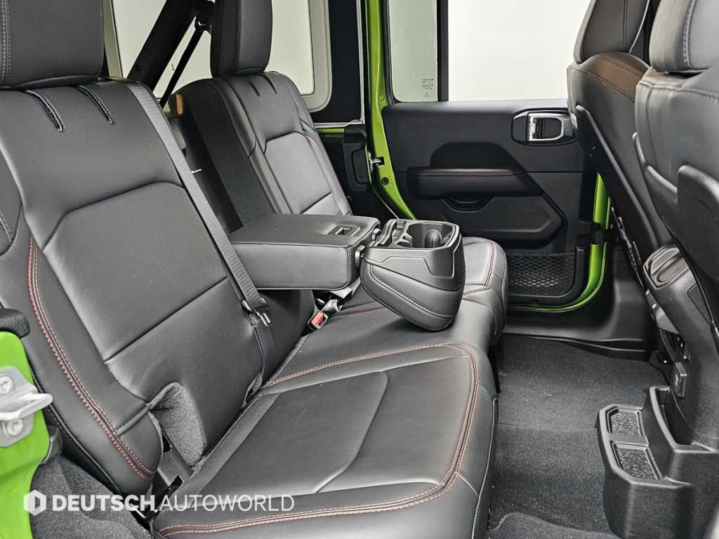 Jeep Wrangler — photo 12