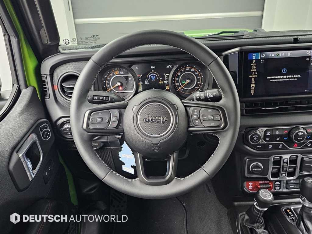 Jeep Wrangler — photo 13