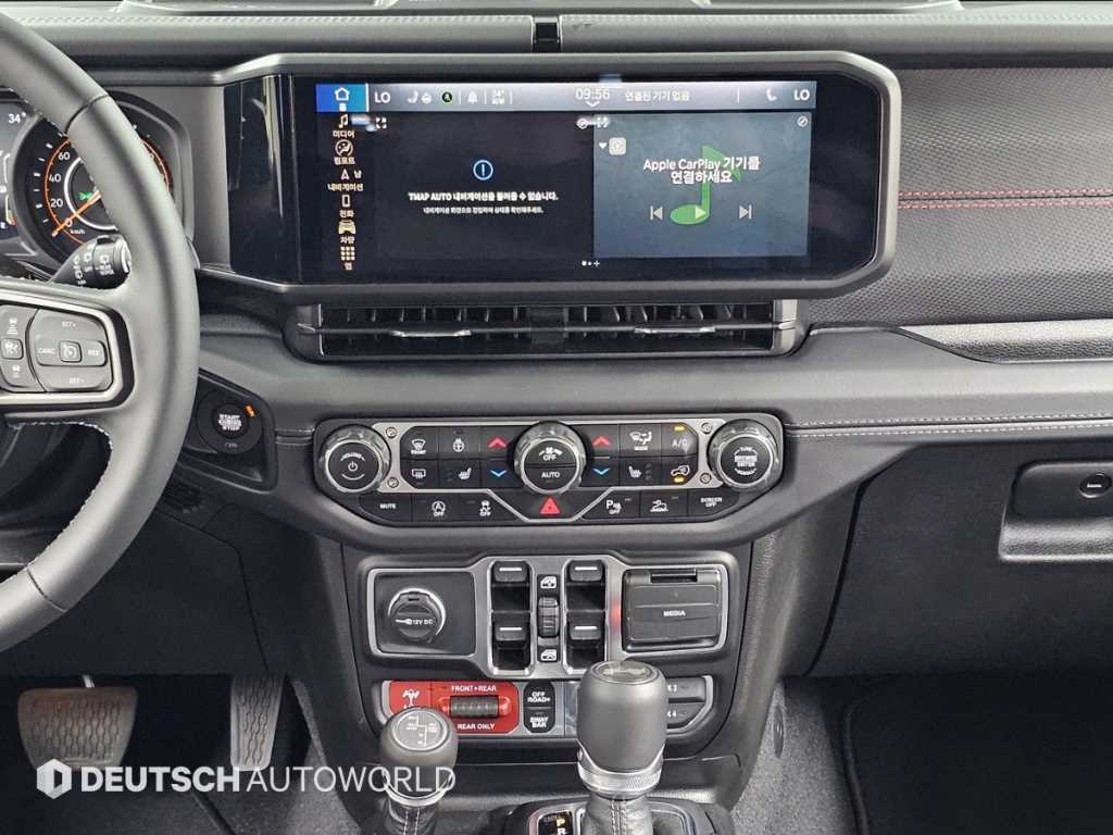 Jeep Wrangler — photo 14