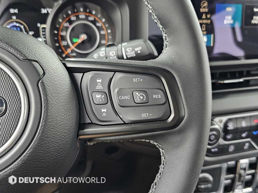 Jeep Wrangler — photo 16