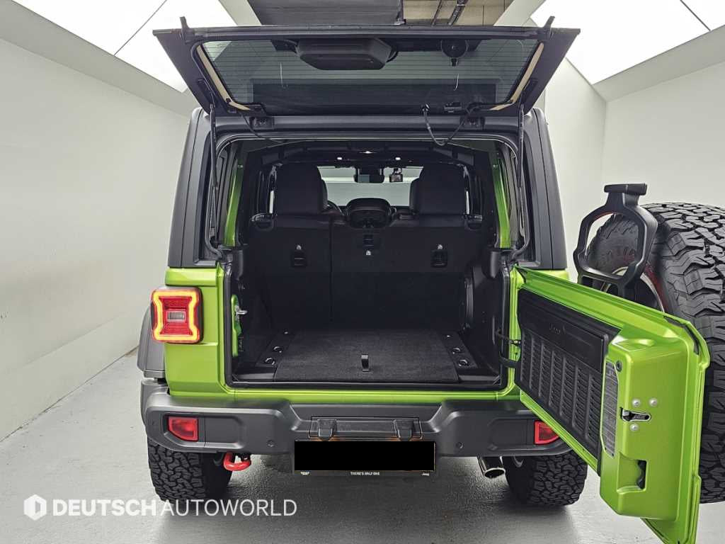 Jeep Wrangler — photo 19