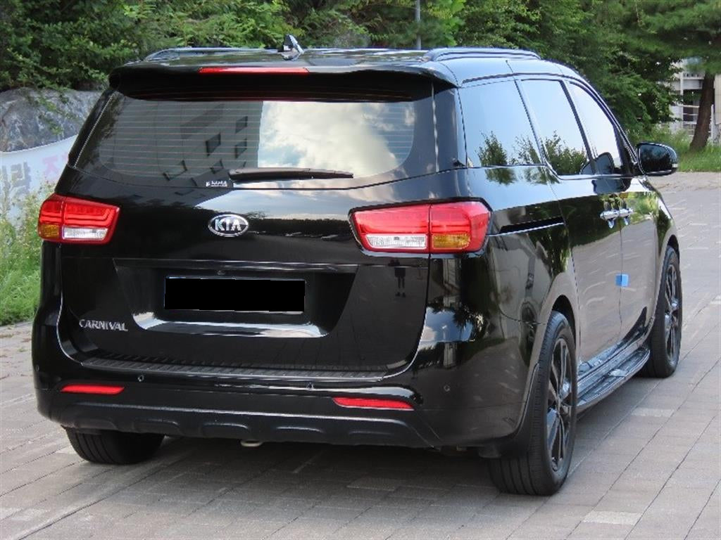 Kia Carnival — photo 03