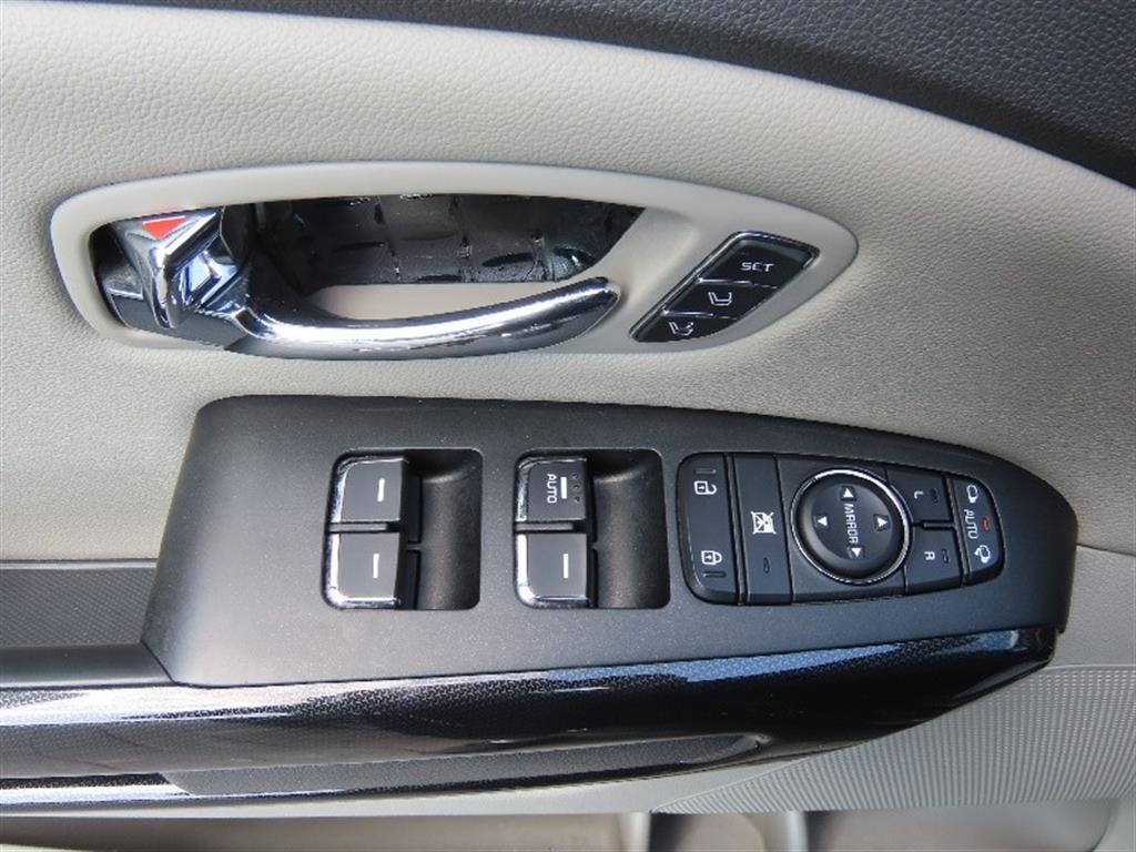 Kia Carnival — photo 12