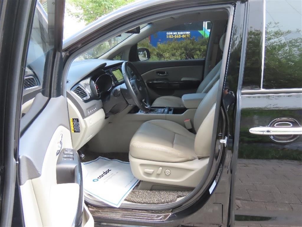 Kia Carnival — photo 13