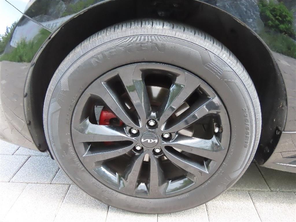 Kia Carnival — photo 17