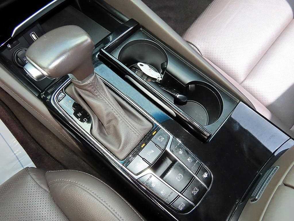 Kia K7 — photo 11