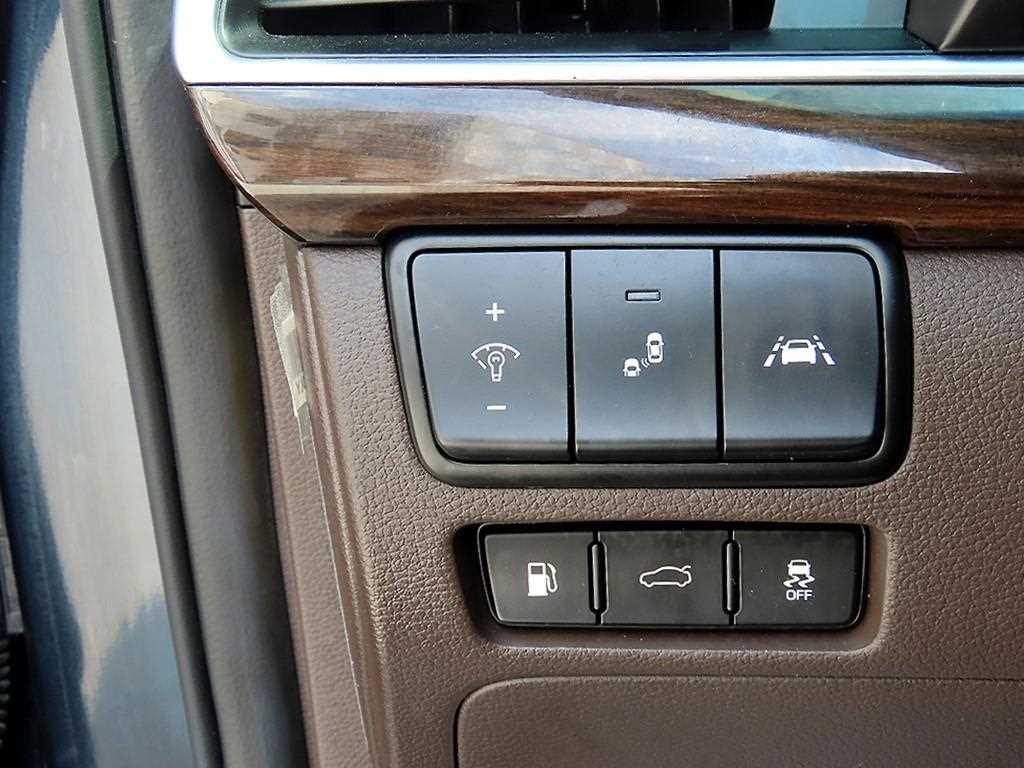 Kia K7 — photo 13