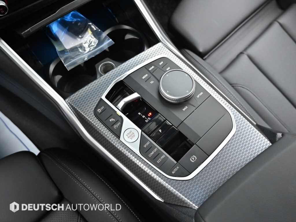 BMW 3-Series — photo 09