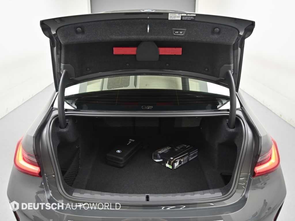 BMW 3-Series — photo 19