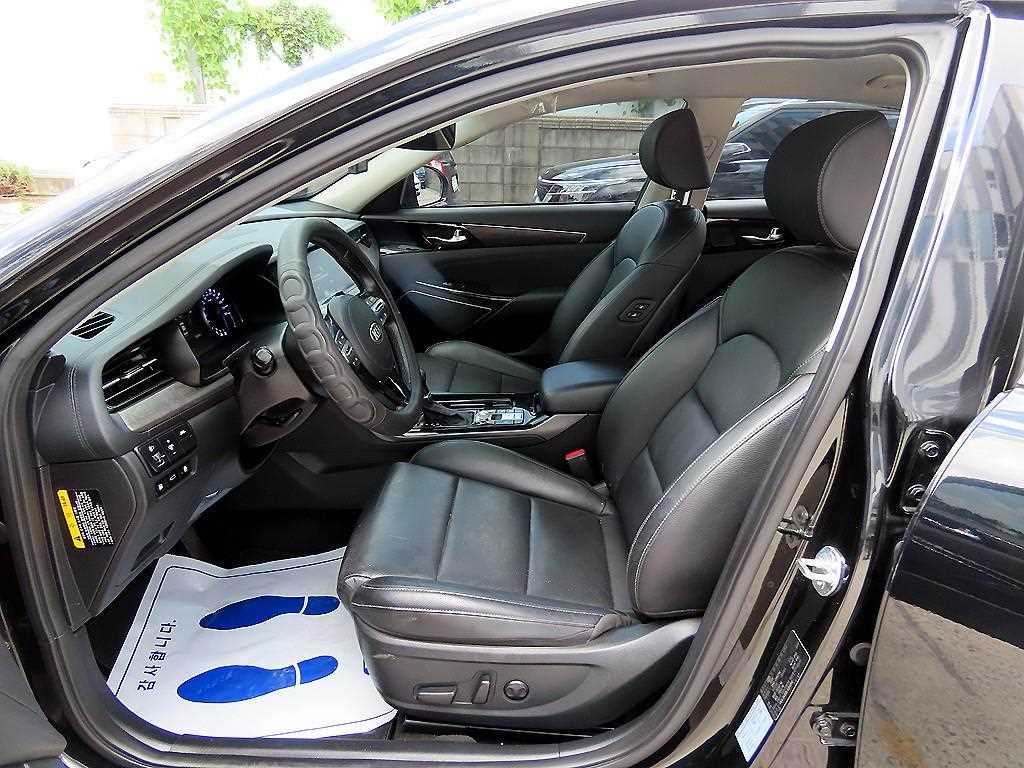 Kia K7 — photo 05