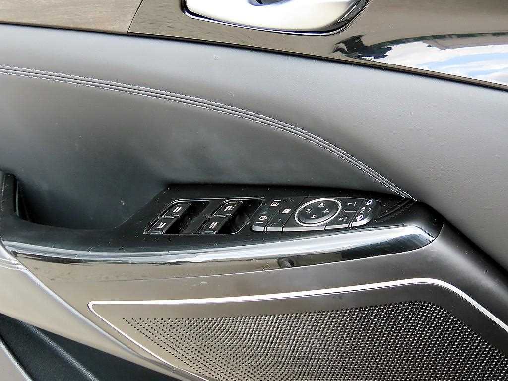 Kia K7 — photo 11
