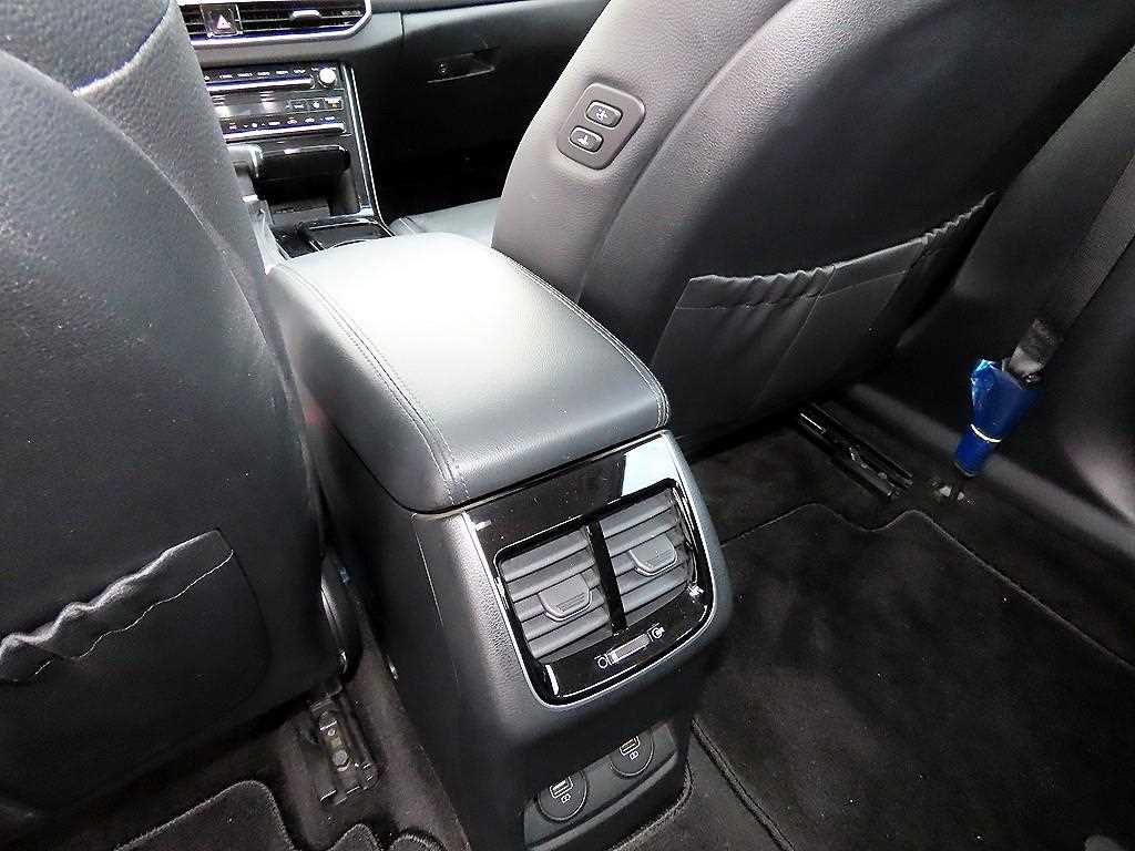 Kia K7 — photo 18