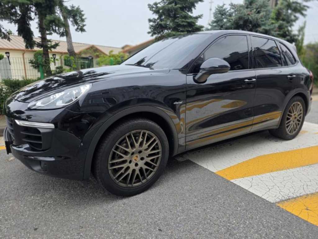 Porsche Cayenne — photo 02
