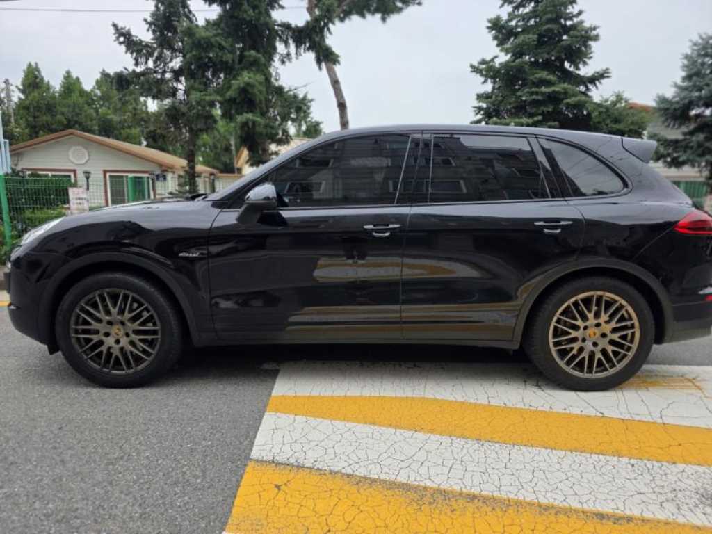 Porsche Cayenne — photo 03
