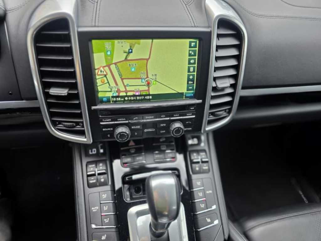 Porsche Cayenne — photo 08