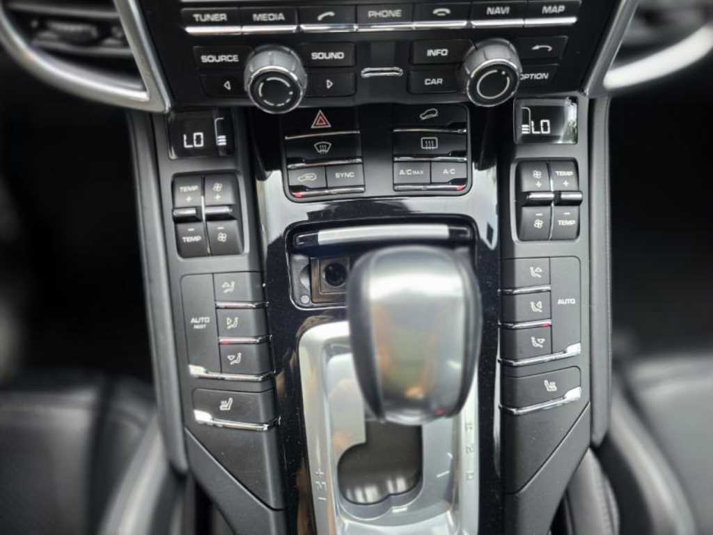 Porsche Cayenne — photo 09