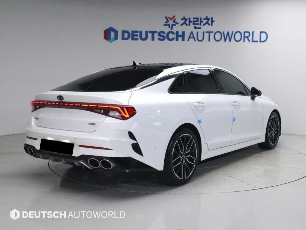 Kia K5 — photo 02
