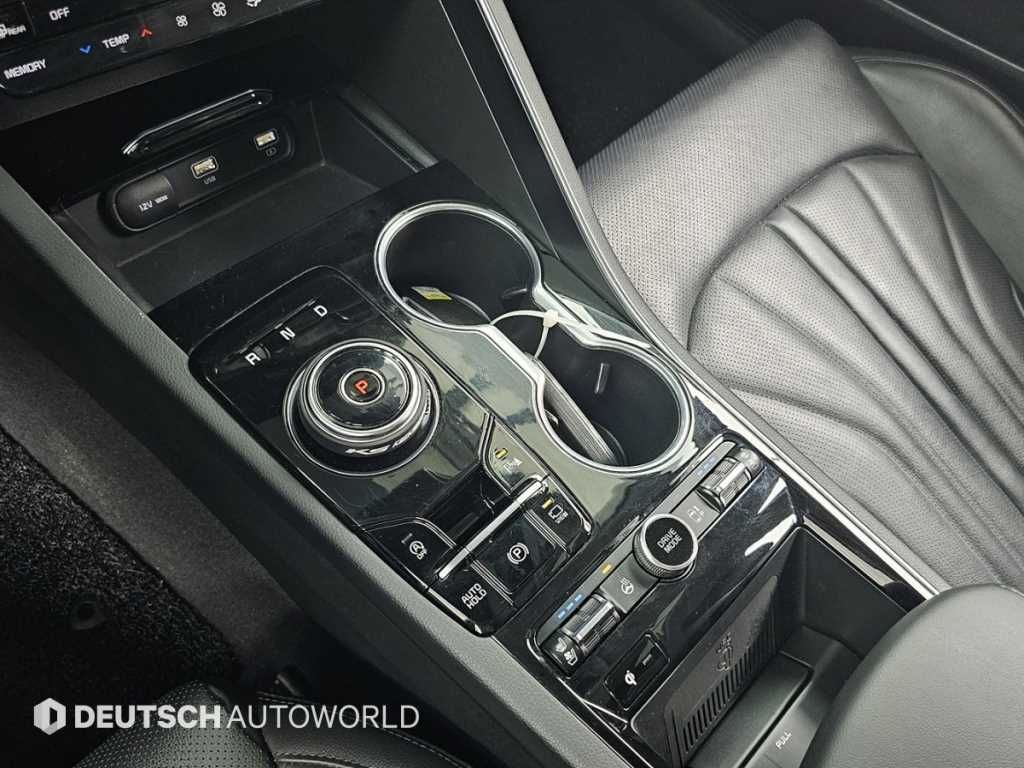 Kia K5 — photo 09