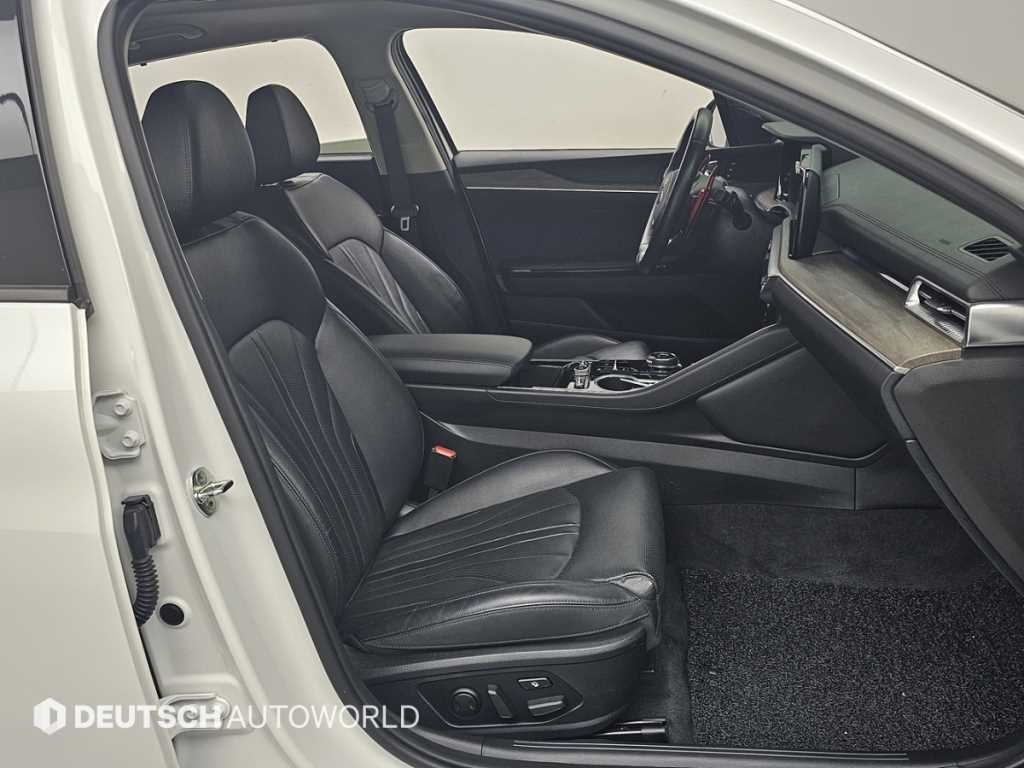 Kia K5 — photo 10