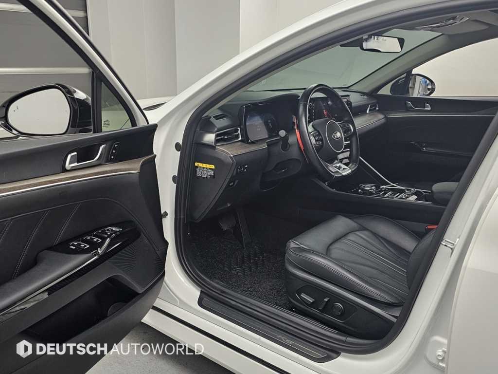 Kia K5 — photo 11