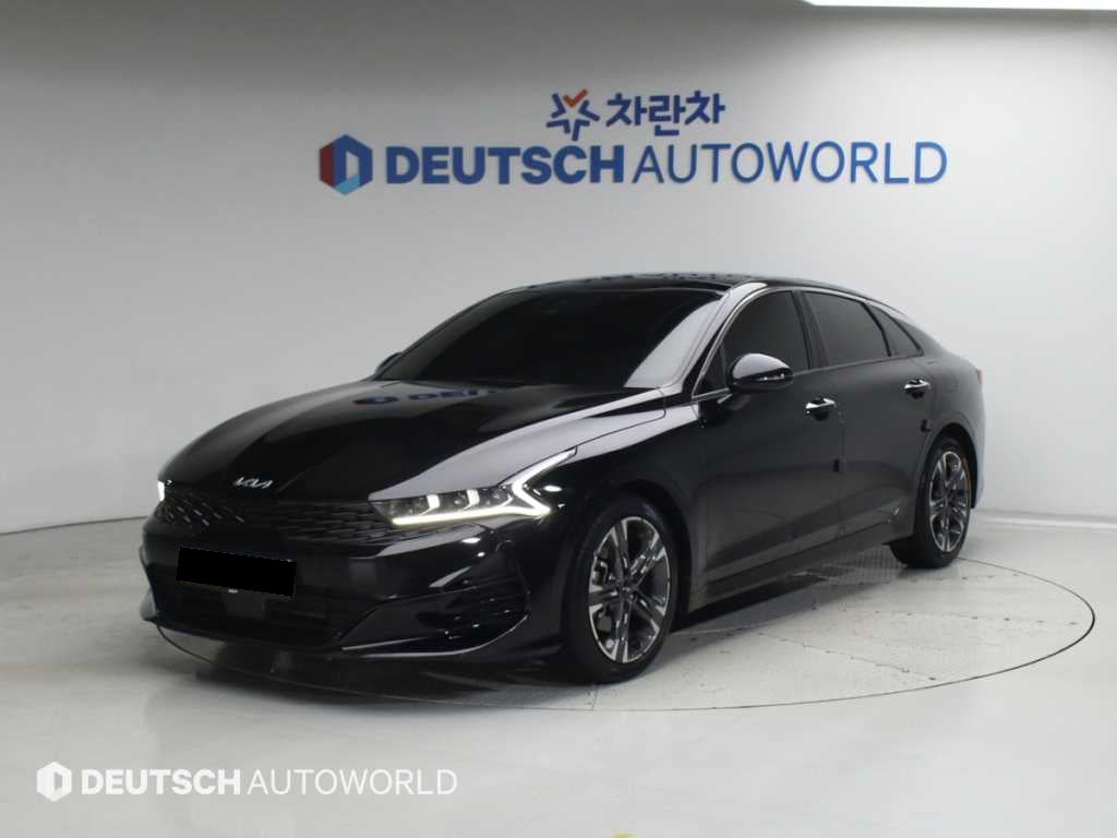 Kia K5 — photo 01