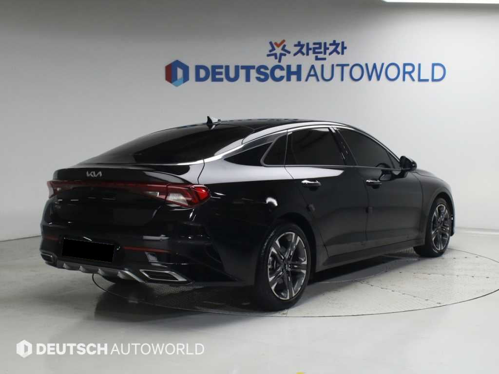 Kia K5 — photo 02