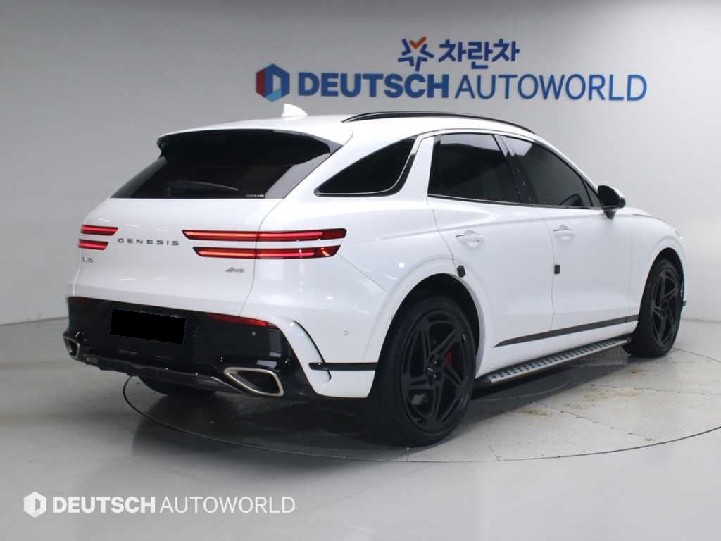 Genesis GV70 — photo 02