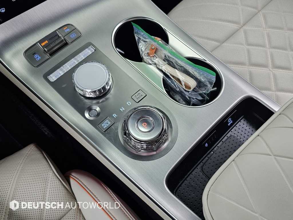 Genesis GV70 — photo 09