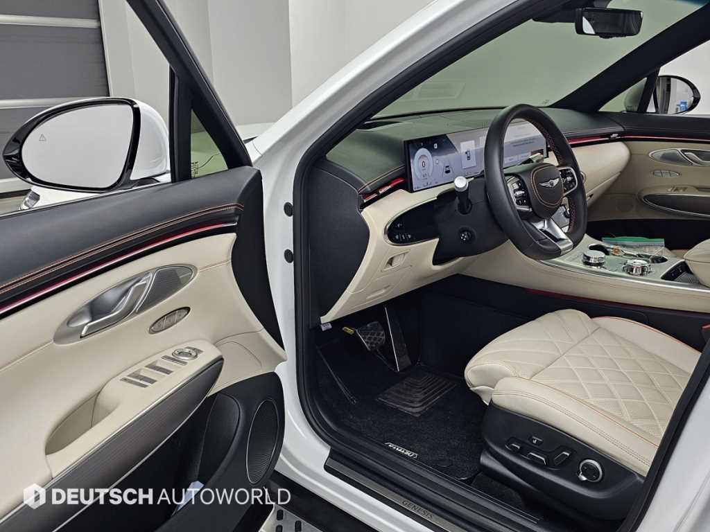 Genesis GV70 — photo 11