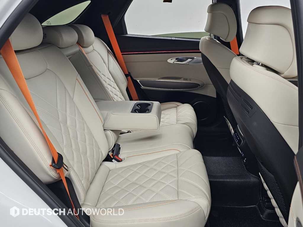 Genesis GV70 — photo 12