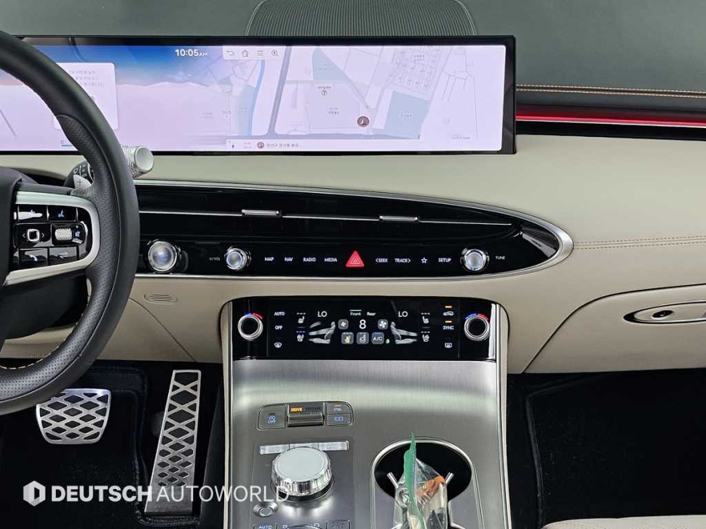 Genesis GV70 — photo 14