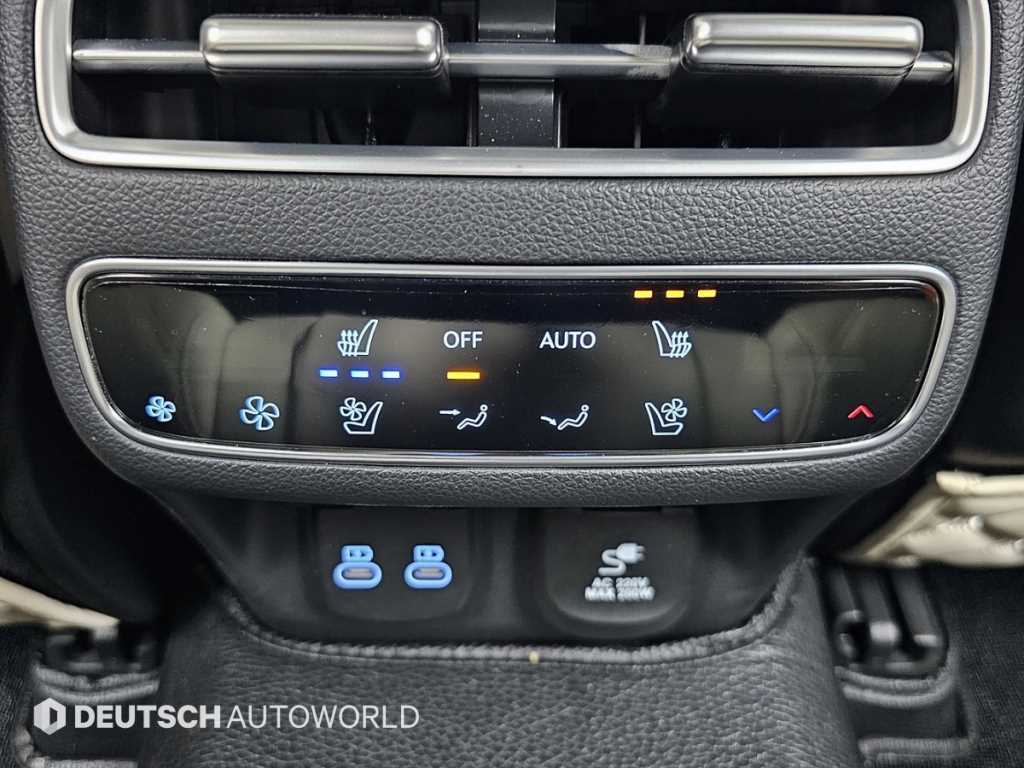 Genesis GV70 — photo 16