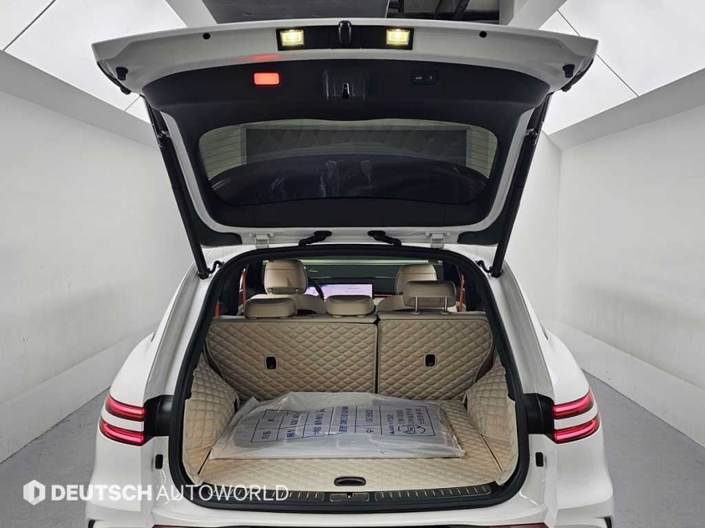 Genesis GV70 — photo 19