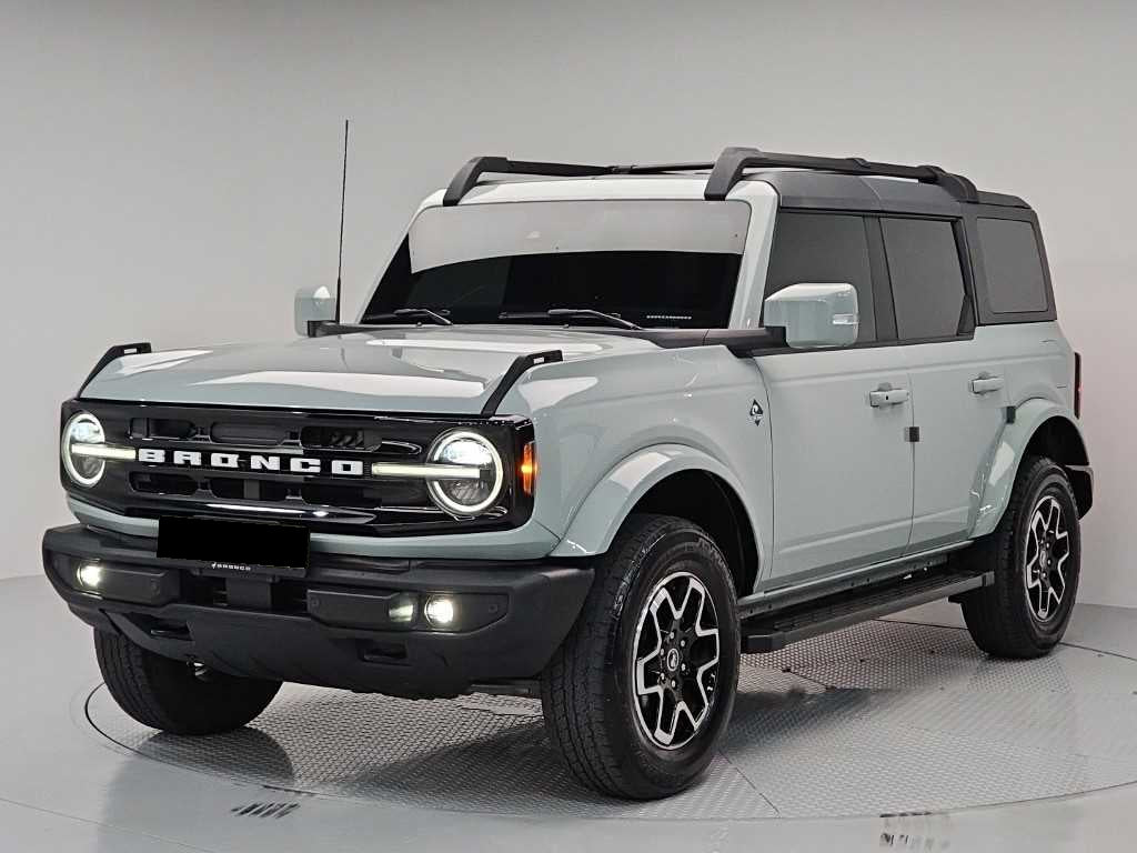 Ford Bronco — photo 01