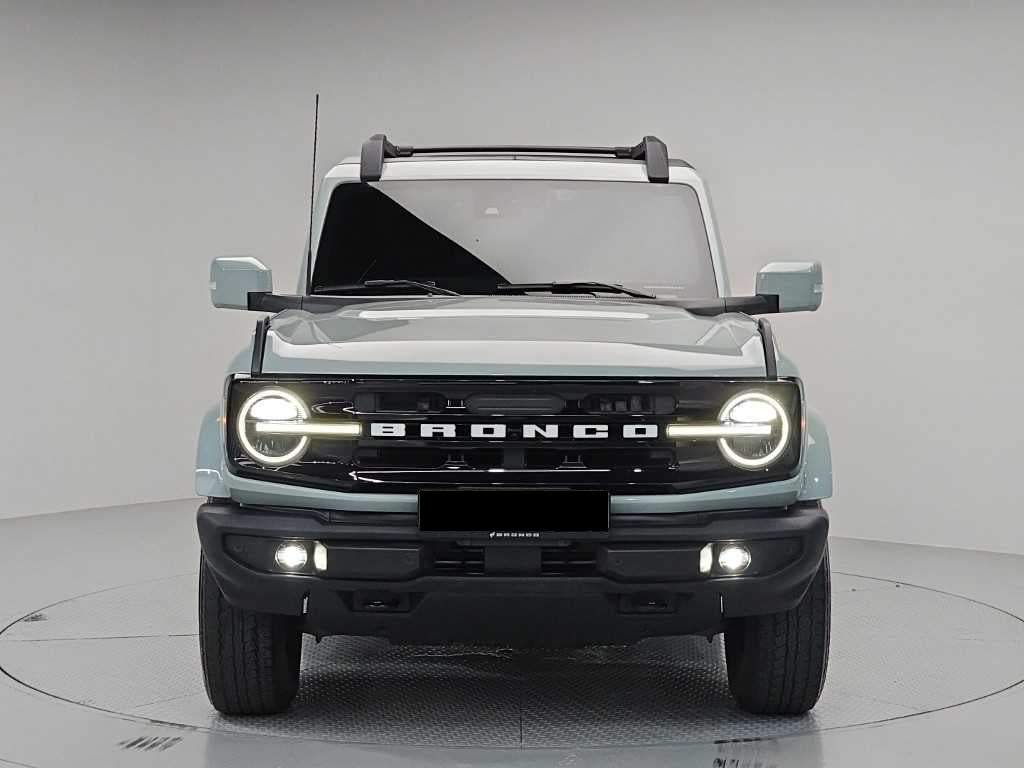 Ford Bronco — photo 02