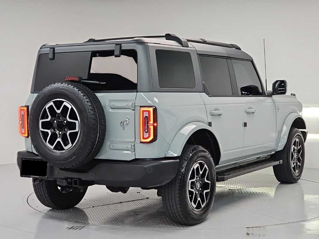 Ford Bronco — photo 04