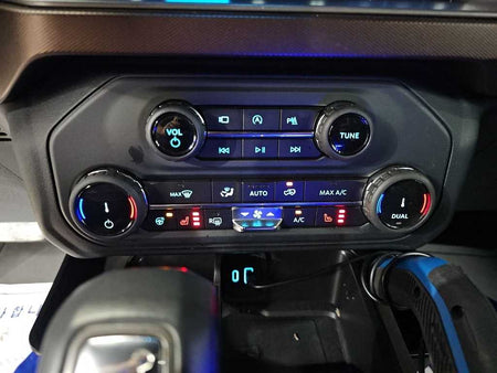 Ford Bronco — photo 10