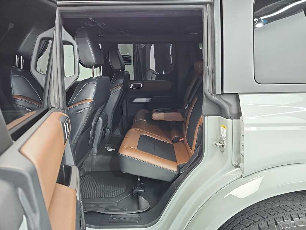Ford Bronco — photo 12